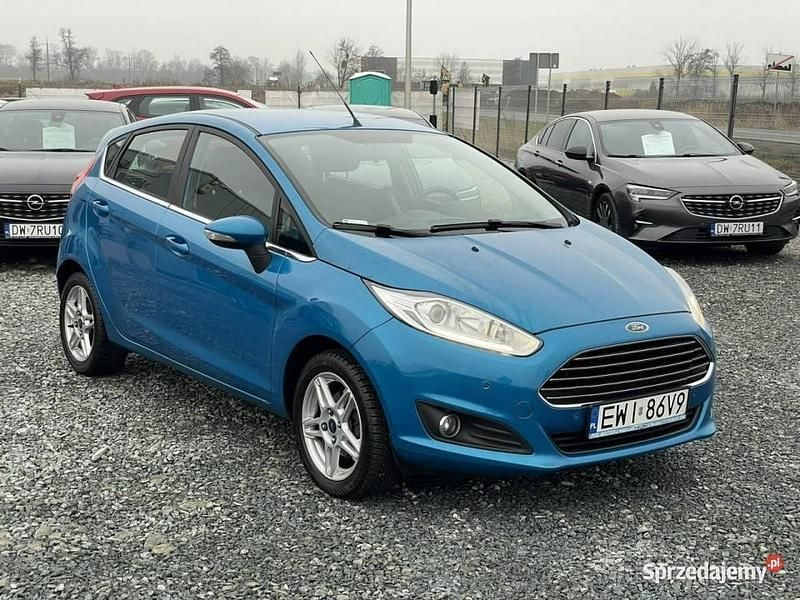 Używany Ford Fiesta 100 KM (73 kW) 2015 Czerwony Hatchback