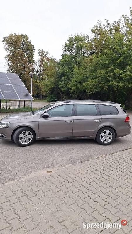 Złoty Używany 2011 VW Passat Kombi | 22 500 zł (Drogi) - Obraz 1/4