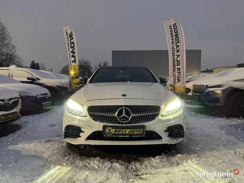 Używany Mercedes C300 2019 Biały Sedan/Limuzyna