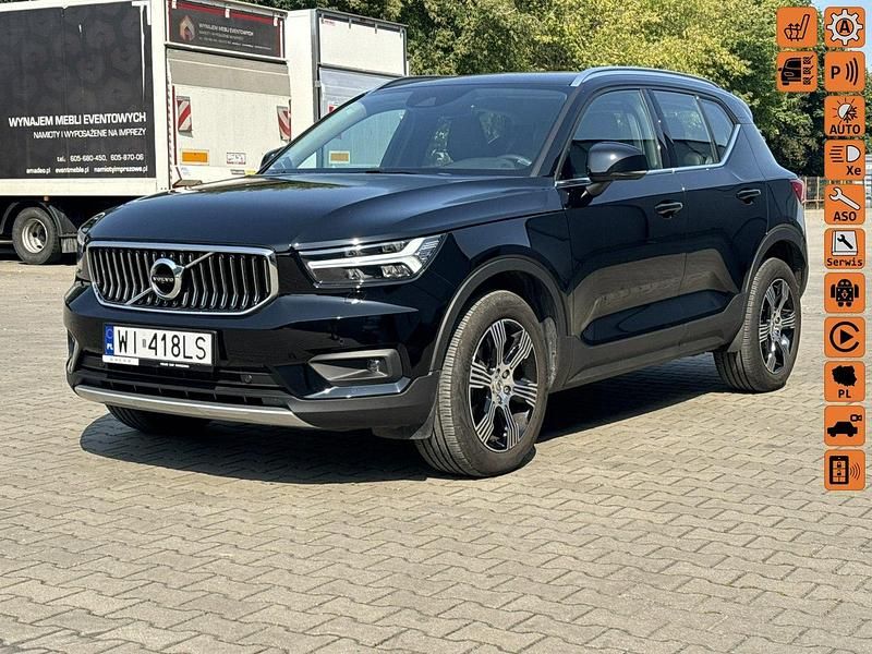 Czarny (metalik) Używany 2021 Volvo XC40 SUV | 119 900 zł (Dobra cena) - Obraz 1/4