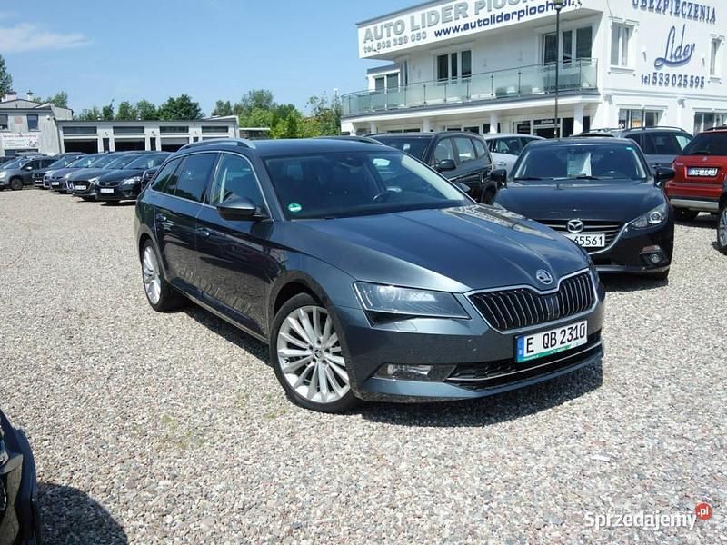 Niebieski Używany 2016 Skoda Superb Kombi | 53 800 zł (Dobra cena) - Obraz 1/4