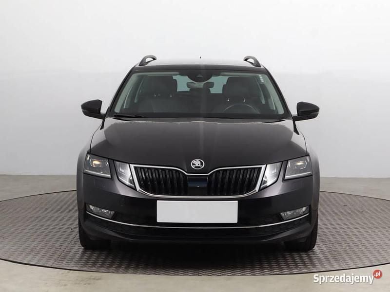 Czarny Używany 2018 Skoda Octavia Kombi | 57 999 zł (Uczciwa cena) - Obraz 1/4