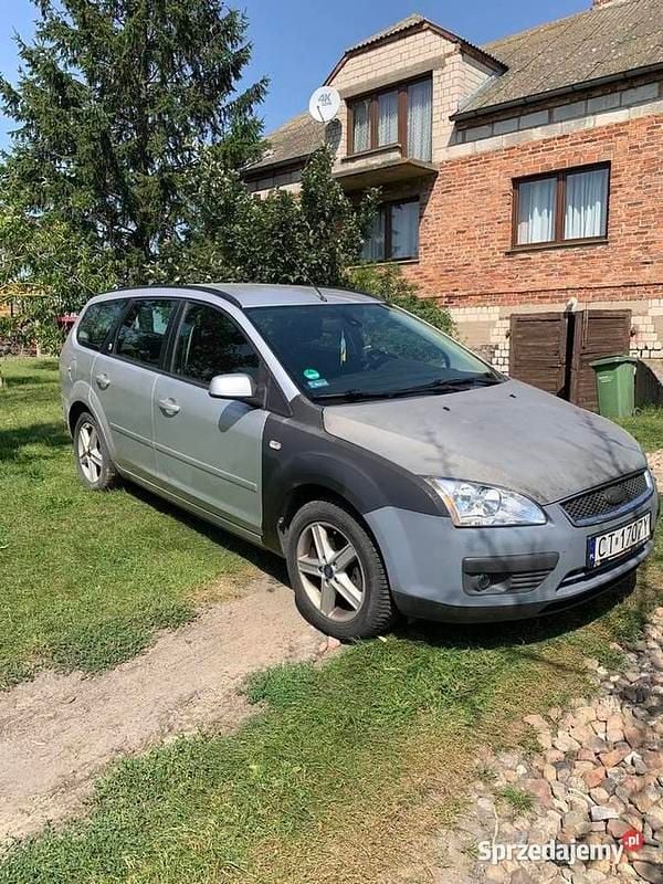 Używany Ford Focus Ghia 2005 Srebrny Kombi