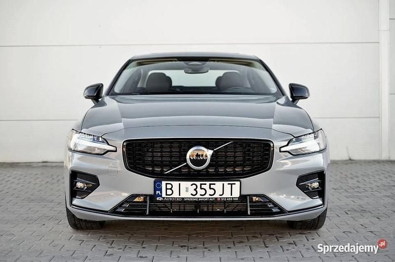 Używany Volvo S60 Core 2024 Szary Sedan/Limuzyna