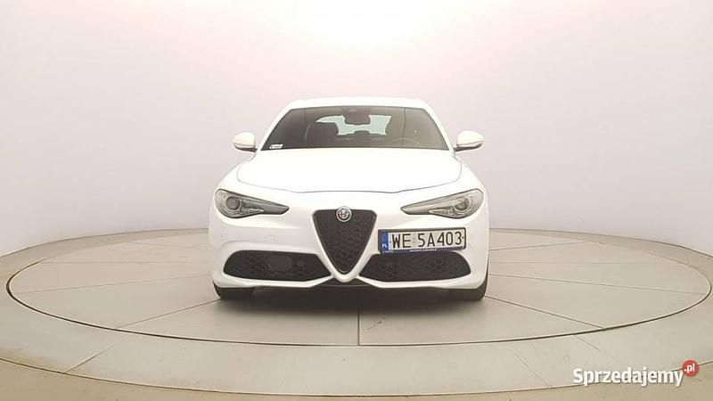Biały (metalik) Używany 2021 Alfa Romeo Giulia Veloce Sedan/Limuzyna | 139 850 zł (Uczciwa cena) - Obraz 1/4