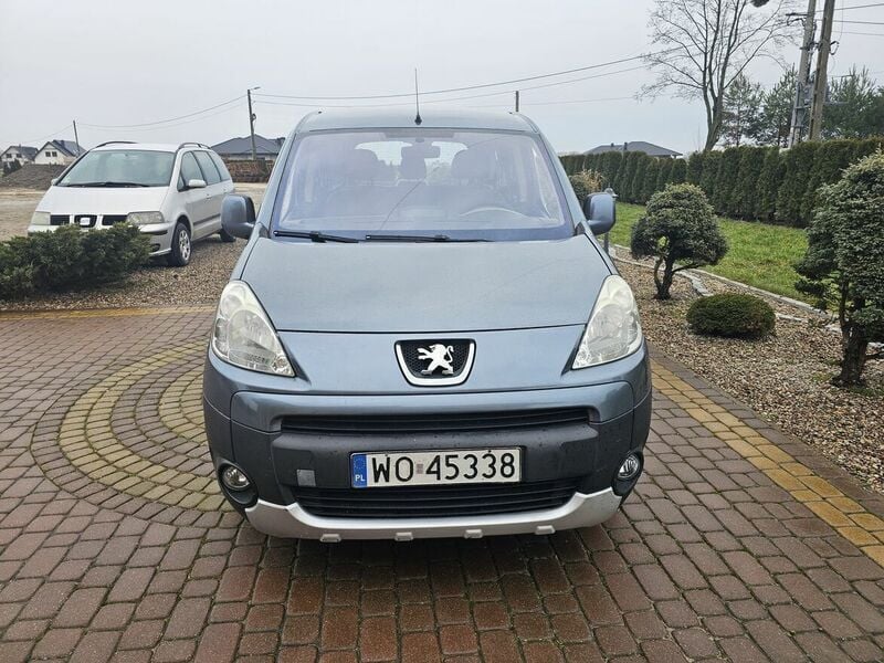 Szary Używany 2010 Peugeot Partner Minivan | 19 900 zł (Dość drogi) - Obraz 1/4