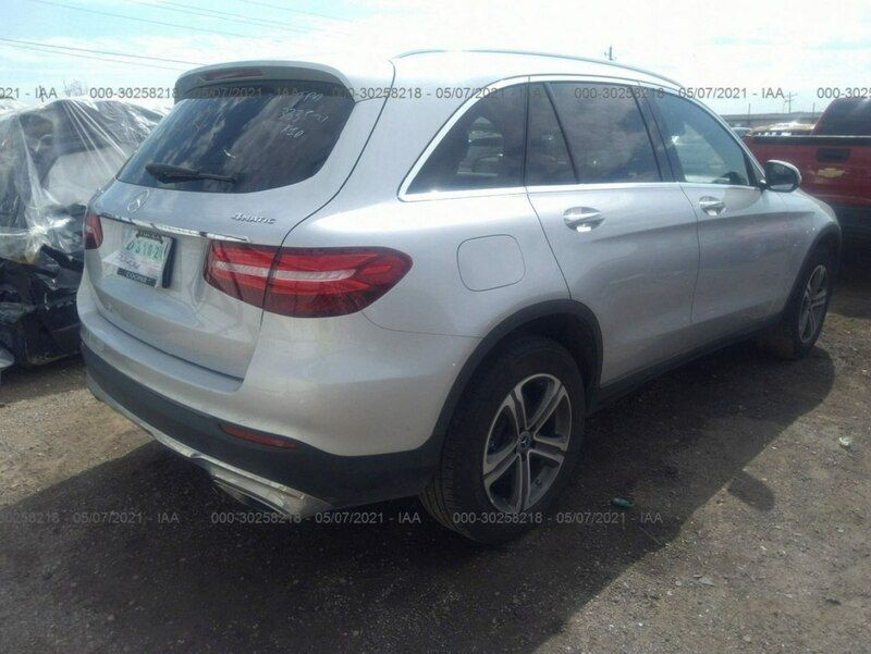 Używany Mercedes GLC300 241 KM (177 kW) 2019 Srebrny SUV