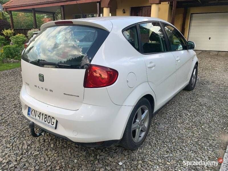 Biały Używany 2011 Seat Altea Minivan | 16 600 zł (Uczciwa cena) - Obraz 1/4