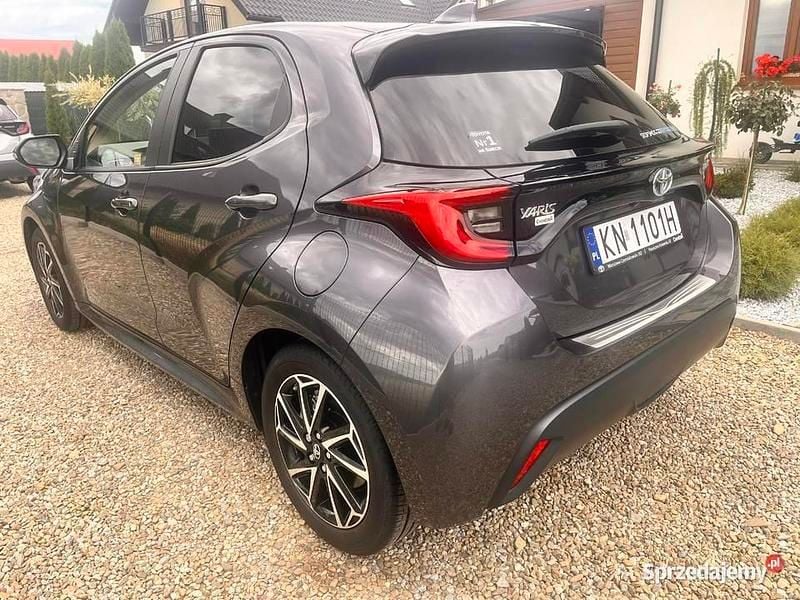Używany Toyota Yaris Hybrid Comfort 2022 Szary Hatchback