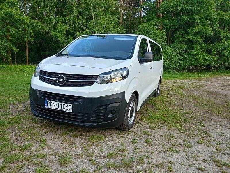Biały Używany 2022 Opel Vivaro Minivan | 86 000 zł (Uczciwa cena) - Obraz 1/4