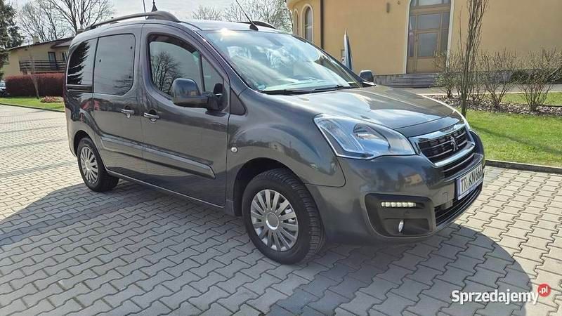 Szary Używany 2016 Peugeot Partner Minivan | 29 900 zł - Obraz 1/4
