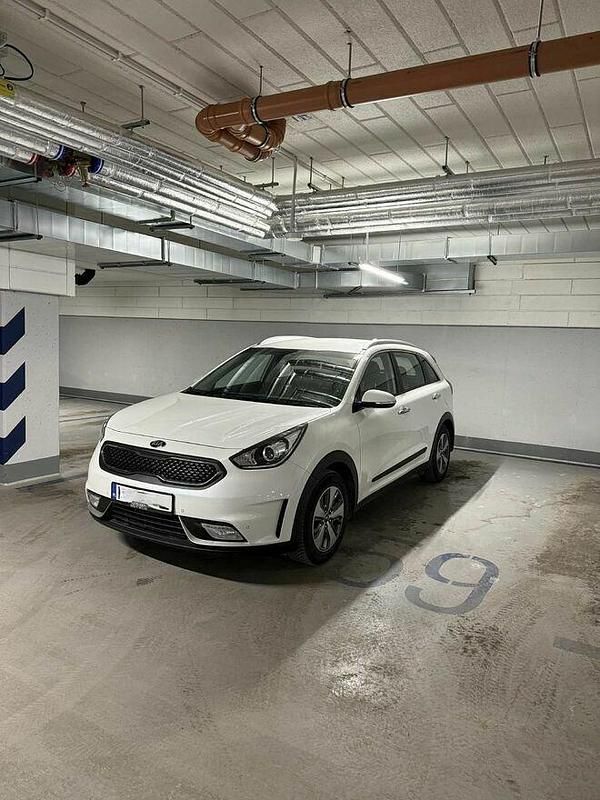 Biały Używany 2019 Kia Niro SUV | 65 000 zł (Dobra cena) - Obraz 1/4