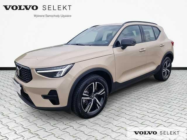 Beżowy Używany 2025 Volvo XC40 SUV | 168 900 zł (Uczciwa cena) - Obraz 1/3