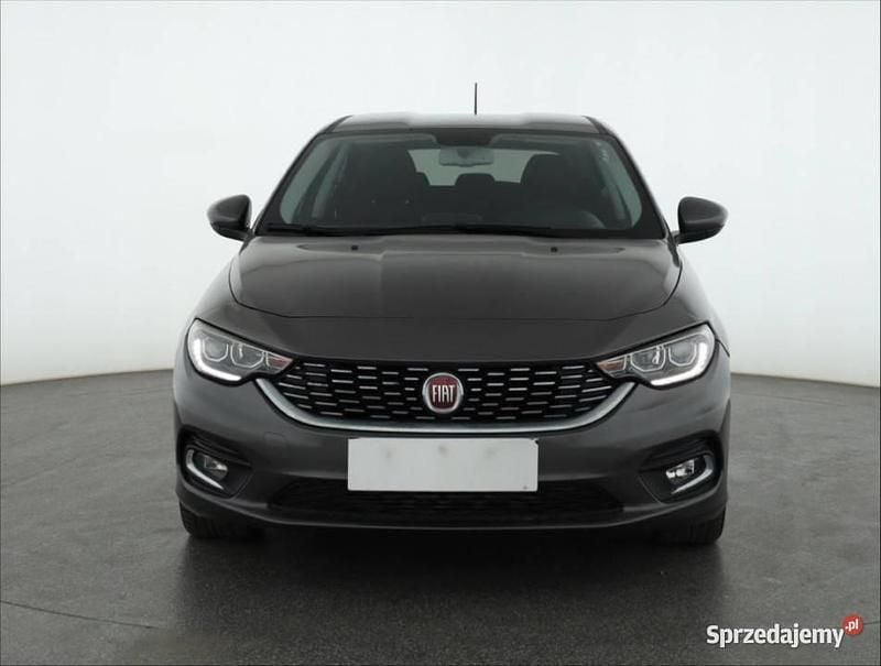 Szary Używany 2016 Fiat Tipo Hatchback | 29 999 zł (Uczciwa cena) - Obraz 1/4
