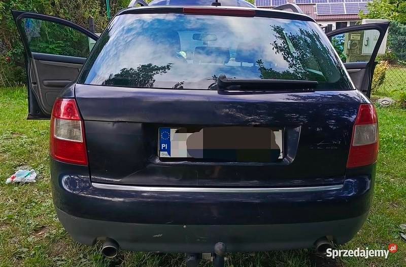 Granatowy Używany 2002 Audi A4 Kombi | 10 500 zł (Uczciwa cena) - Obraz 1/4