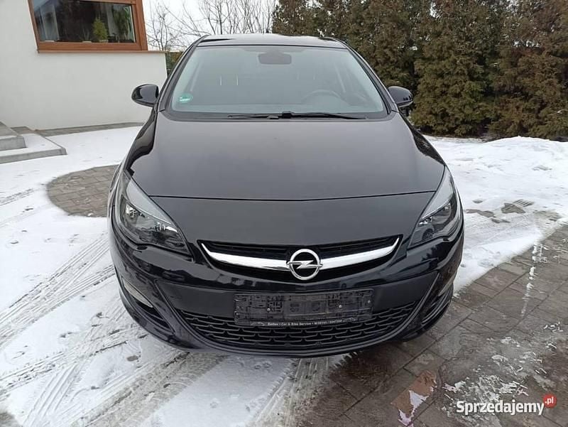 Używany Opel Astra 2015 Czarny Sedan/Limuzyna