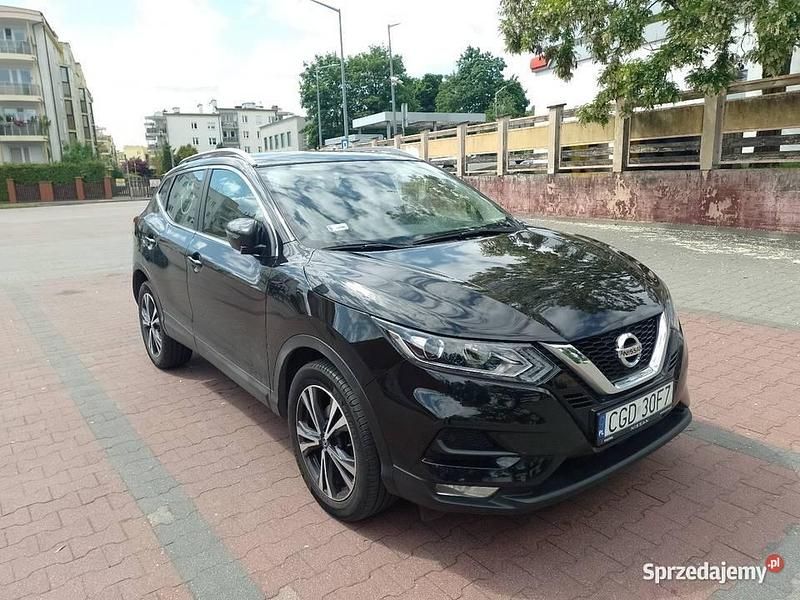 Czarny Używany 2021 Nissan Qashqai SUV | 87 000 zł (Uczciwa cena) - Obraz 1/4
