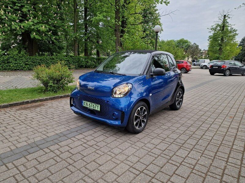 Niebieski ciemny (metalik, perła) Używany 2021 Smart ForTwo Electric Drive Coupe | 43 900 zł - Obraz 1/4
