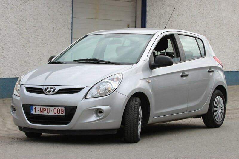 Używany Hyundai i20 78 KM (57 kW) 2010 Srebrny Hatchback