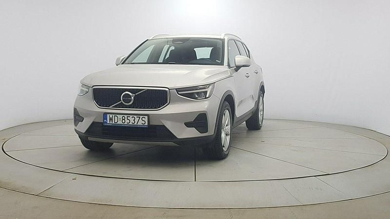 Używany Volvo XC40 Core 163 KM (119 kW) 2022 Srebrny SUV