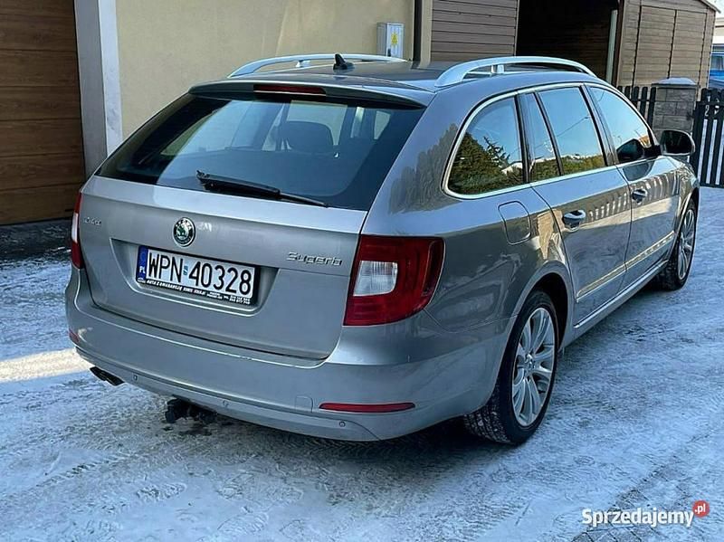 Używany Skoda Superb 140 KM (102 kW) 2013 Inny (metalik) Kombi