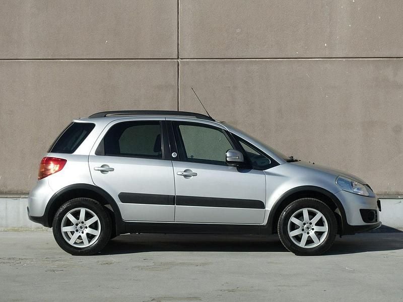 Srebrny (metalik) Używany 2012 Suzuki SX4 Hatchback | 31 900 zł (Uczciwa cena) - Obraz 1/4