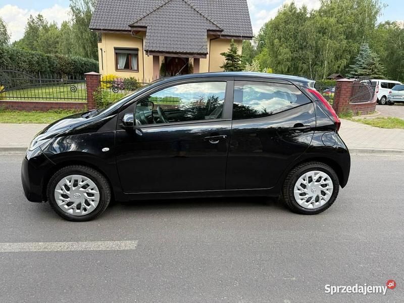 Czarny Używany 2020 Toyota Aygo Hatchback | 39 990 zł - Obraz 1/4
