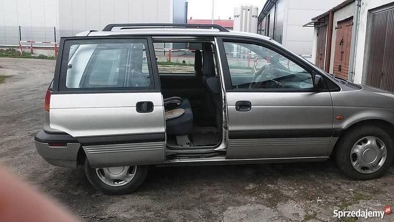 Używany Mitsubishi Space Runner 1997 Srebrny Minivan