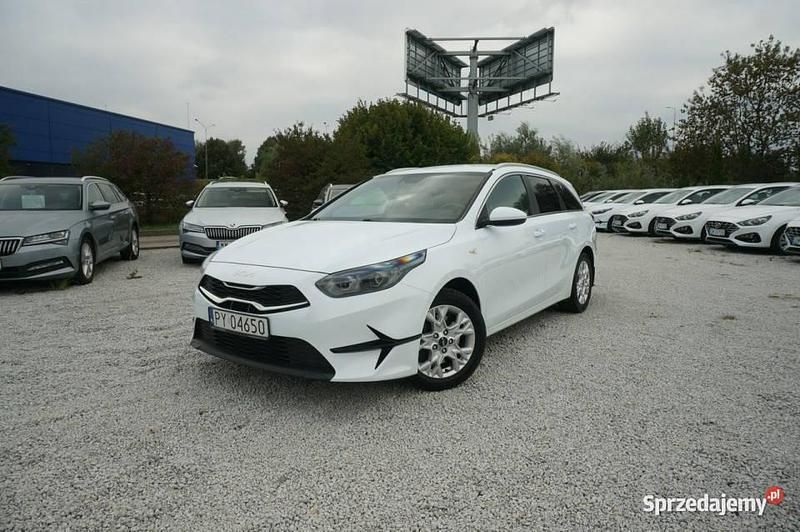Biały Używany 2022 Kia Ceed 2 Kombi | 60 400 zł (Super Cena) - Obraz 1/4