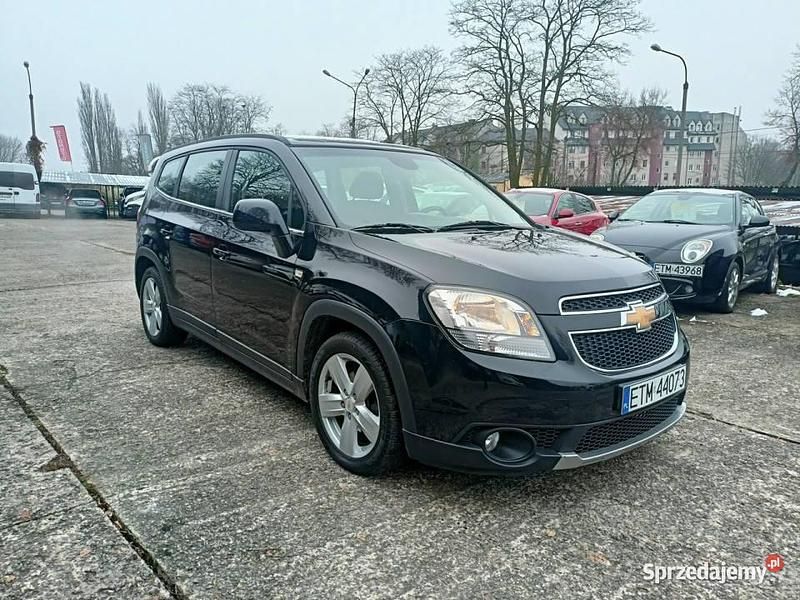 Czarny Używany 2012 Chevrolet Orlando Minivan | 26 500 zł (Uczciwa cena) - Obraz 1/4
