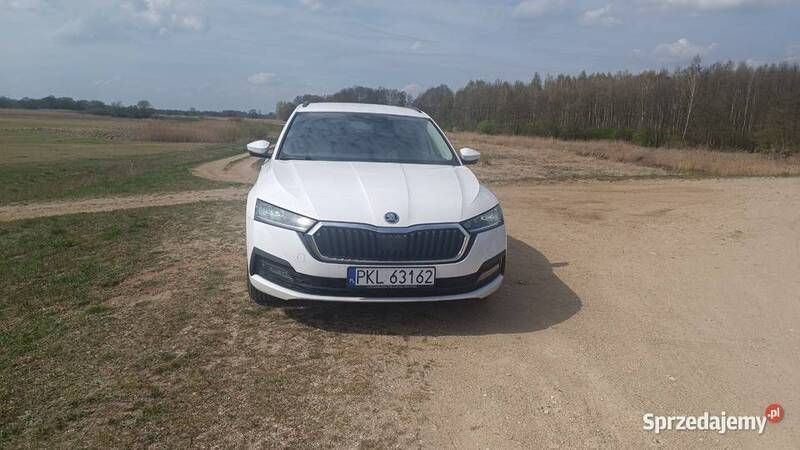 Biały Używany 2021 Skoda Octavia Ambition Kombi | 64 900 zł (Uczciwa cena) - Obraz 1/4