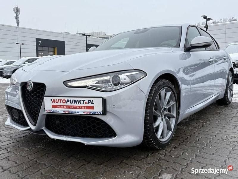 Używany 2022 Alfa Romeo Giulia | 104 900 zł (Uczciwa cena) - Obraz 1/4