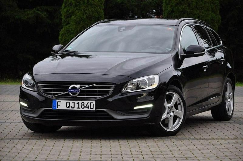 Używany Volvo V60 136 KM (100 kW) 2014 Czarny (metalik) Kombi