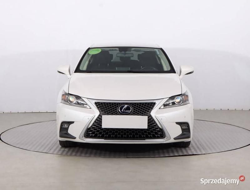 Biały Używany 2017 Lexus CT200h Hatchback | 77 999 zł (Uczciwa cena) - Obraz 1/4