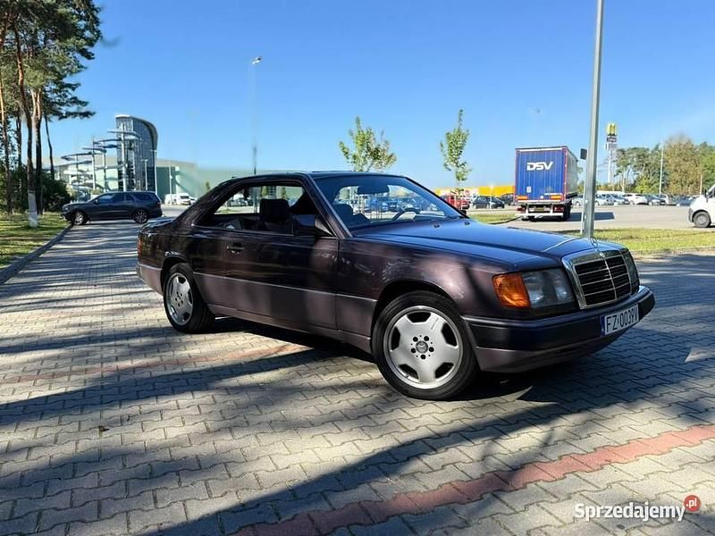 Fioletowy Używany 1993 Mercedes E320 Coupe | 41 000 zł - Obraz 1/4