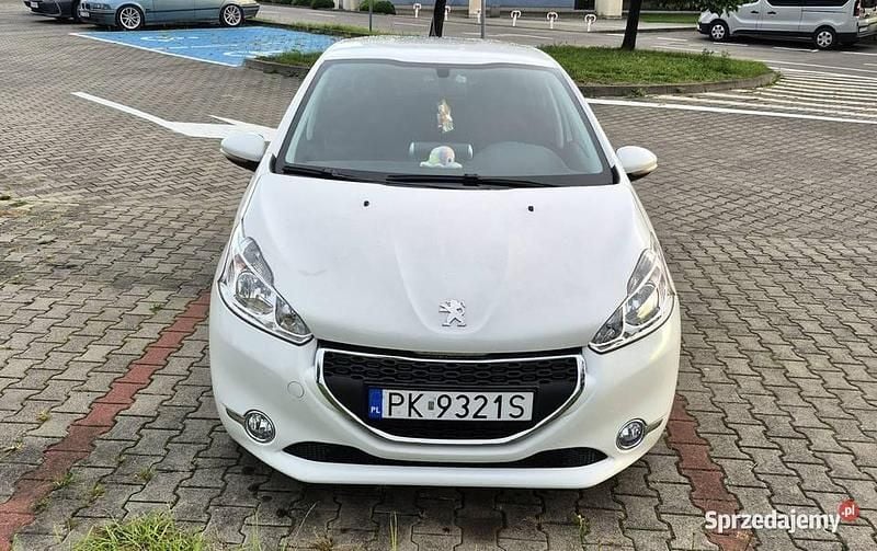 Biały Używany 2014 Peugeot 208 Hatchback | 22 900 zł (Uczciwa cena) - Obraz 1/4