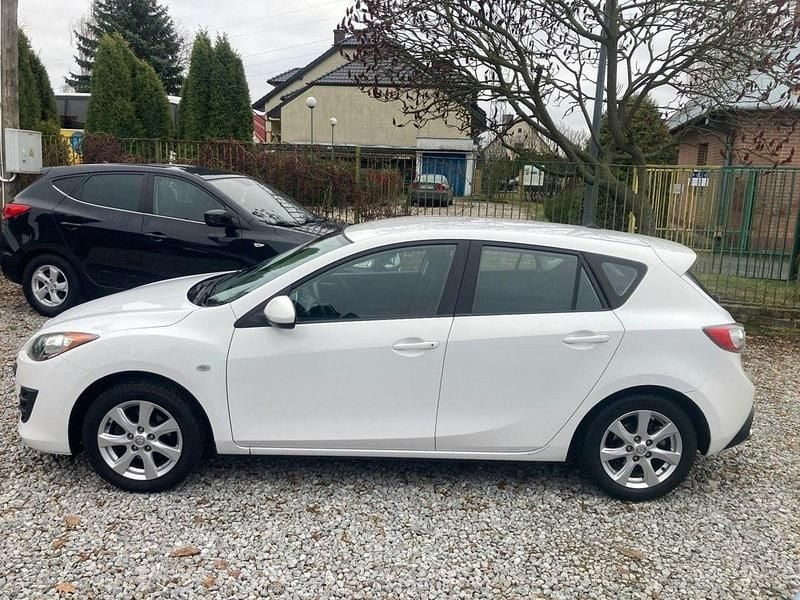 Używany Mazda 3 105 KM (77 kW) 2009 Biały Sedan/Limuzyna