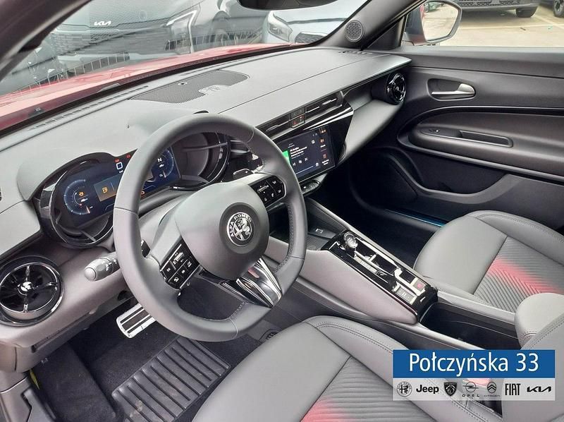 Nowe Alfa Romeo GT Junior 145 KM (106 kW) 2025 Czerwony (metalik) Hatchback