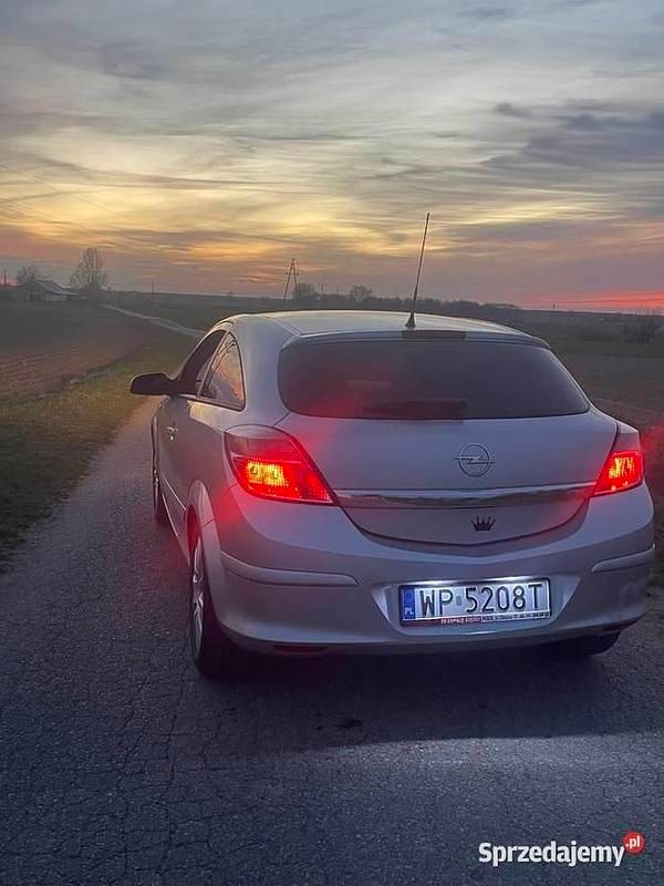 Używany Opel Astra GTC 2005 Srebrny Coupe