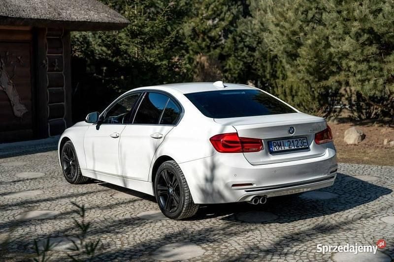 Biały Używany 2017 BMW 330 Comfort Edition Sedan/Limuzyna | 77 777 zł (Dość drogi) - Obraz 1/4