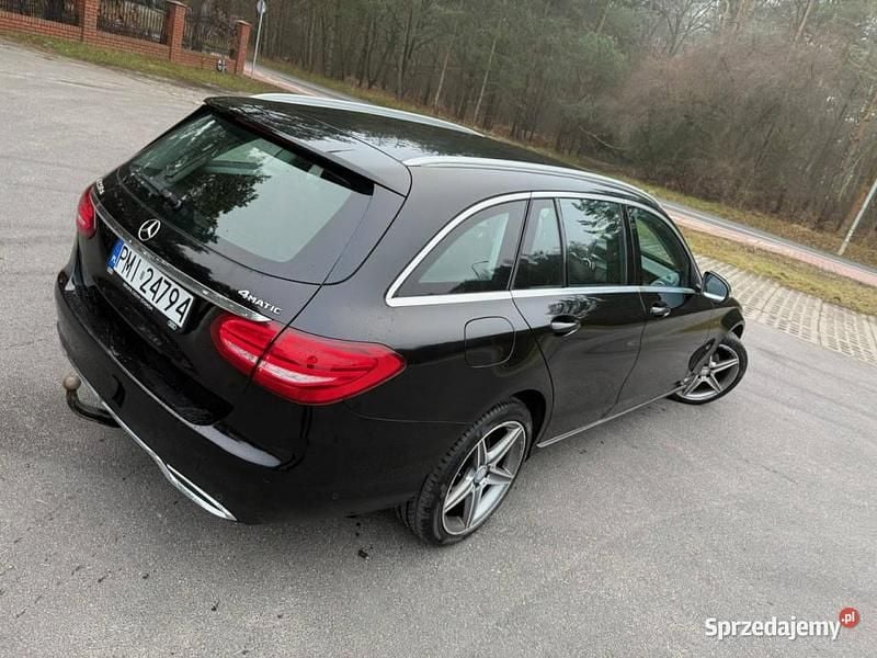 Używany Mercedes C220 170 KM (125 kW) 2016 Czarny Kombi