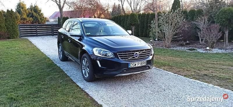 Używany Volvo XC60 2017 Granatowy SUV