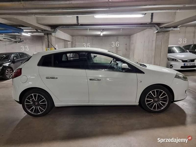 Biały Używany 2012 Fiat Bravo Hatchback | 19 000 zł (Uczciwa cena) - Obraz 1/4