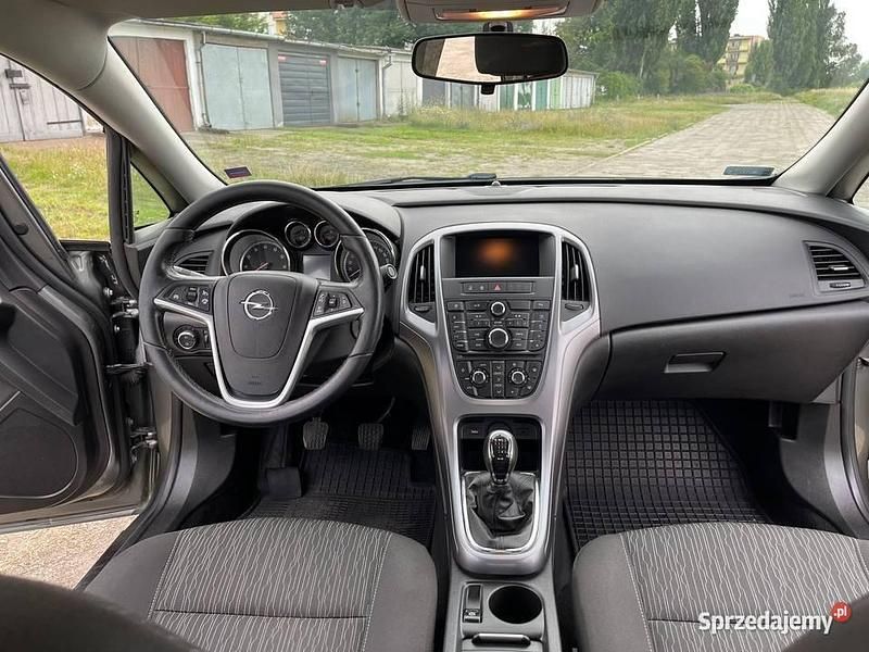 Używany Opel Astra 2019 Srebrny Sedan/Limuzyna