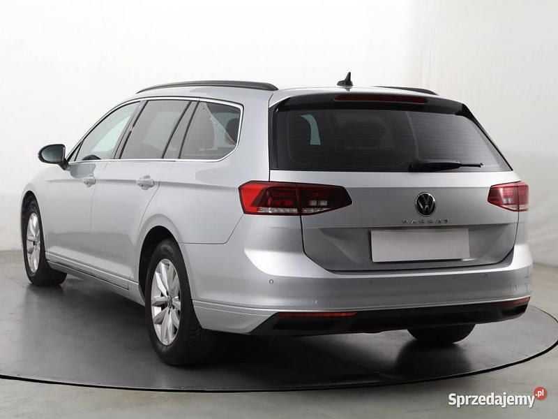 Używany VW Passat 150 KM (110 kW) 2021 Srebrny Kombi