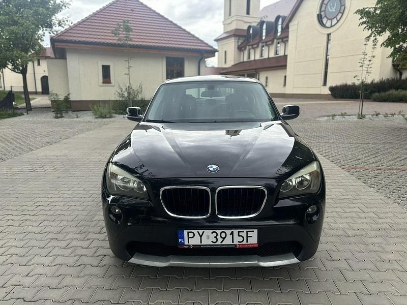 Czarny Używany 2011 BMW X1 SUV | 28 500 zł (Uczciwa cena) - Obraz 1/4