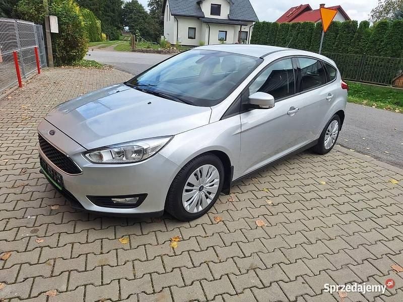 Używany Ford Focus 2016 Srebrny Hatchback