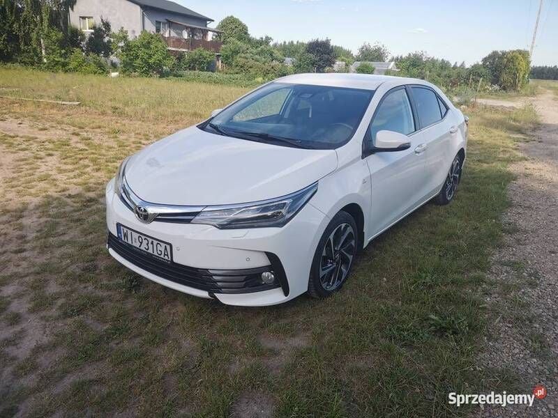 Używany Toyota Corolla Premium 132 KM (97 kW) 2017 Biały Sedan/Limuzyna