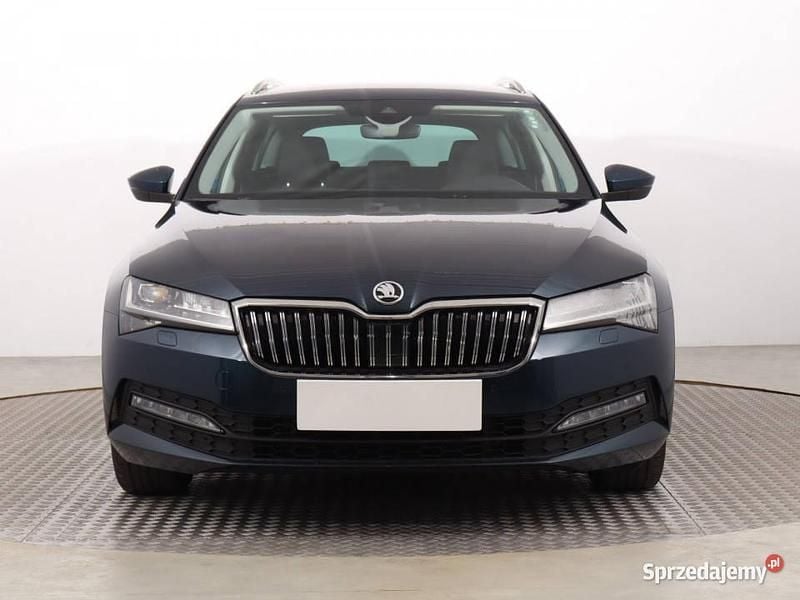 Niebieski Używany 2020 Skoda Superb Kombi | 67 999 zł (Uczciwa cena) - Obraz 1/4
