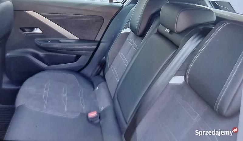 Srebrny Używany 2024 Opel Astra Ultimate Hatchback | 99 000 zł - Obraz 1/4